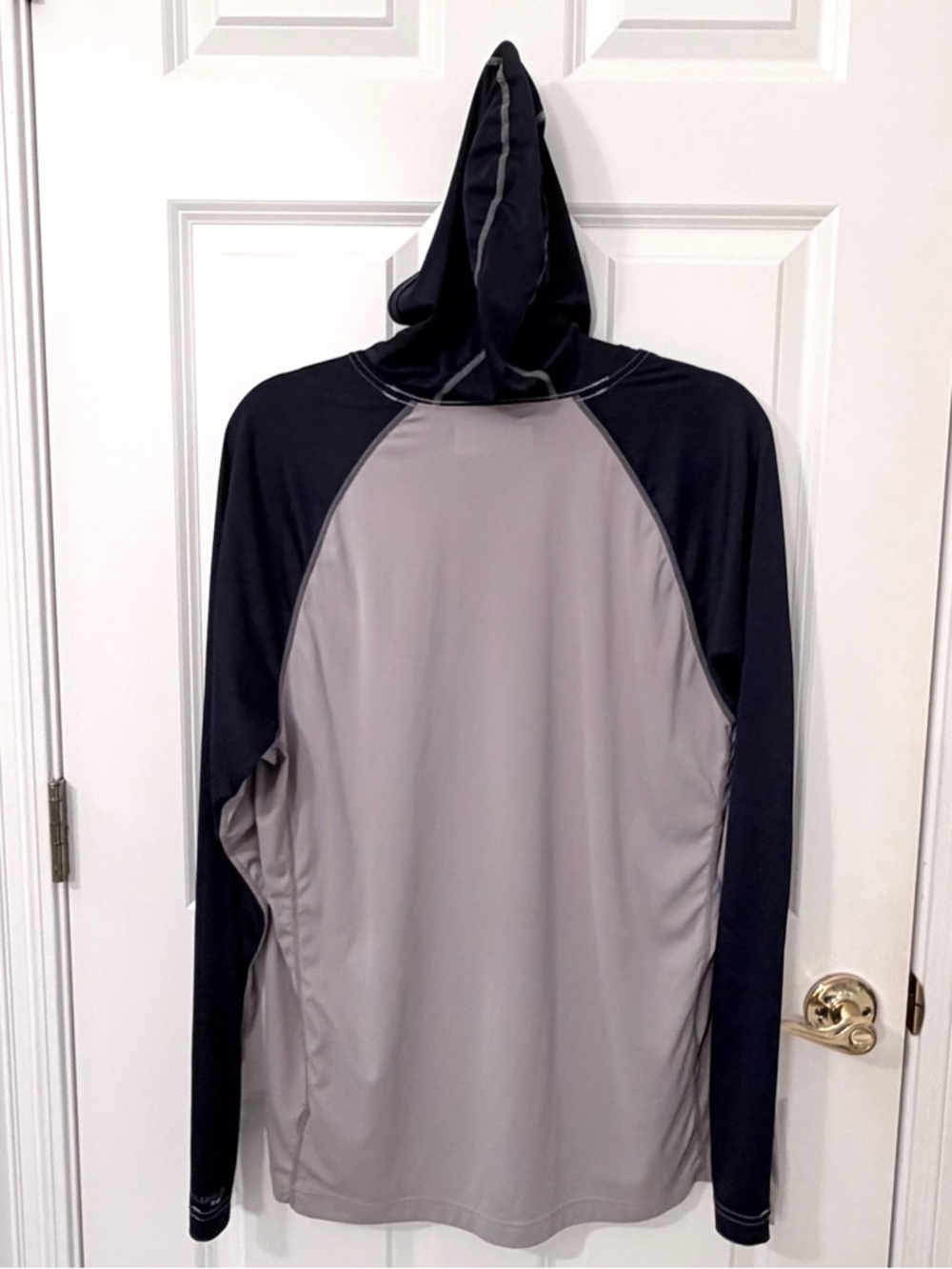 Simms Hooded Fishing Shirt EUC Gray and Navy Long-Sleeve - Picture 3 of 5